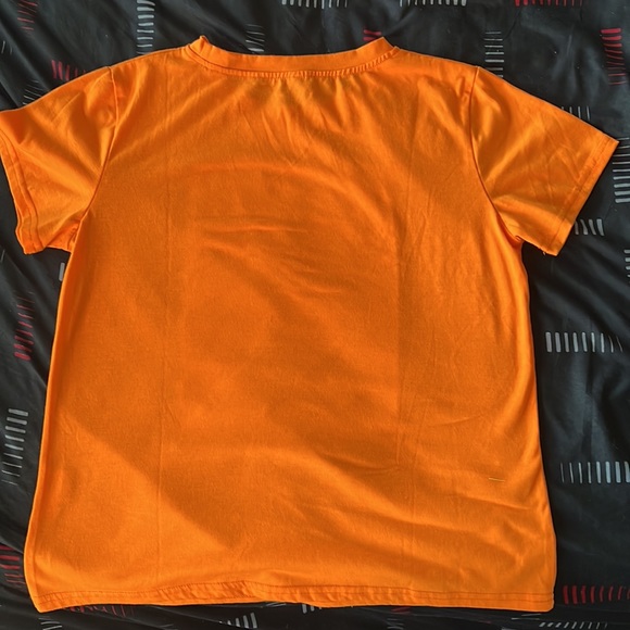 This is a orange graphic Mona Lisa shirt in a size small - Picture 2 of 2